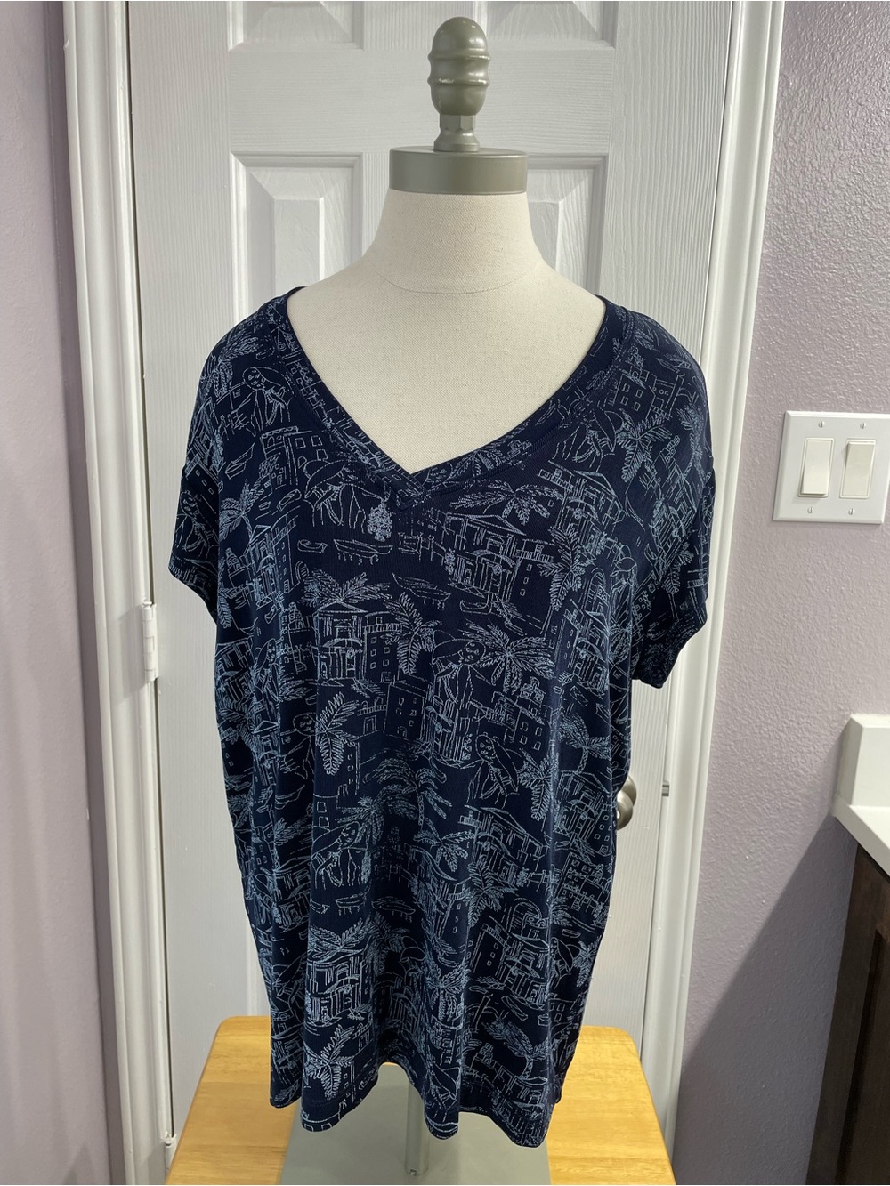 Chico's Travelers Navy V-Neck Short Sleeve Tropical Print Top Size XL (3)